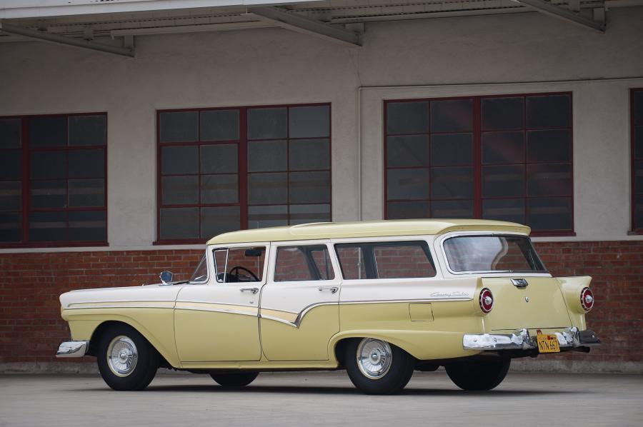  Ford 6-Passenger Country Sedan 1957 года  (фото 8 из 9)